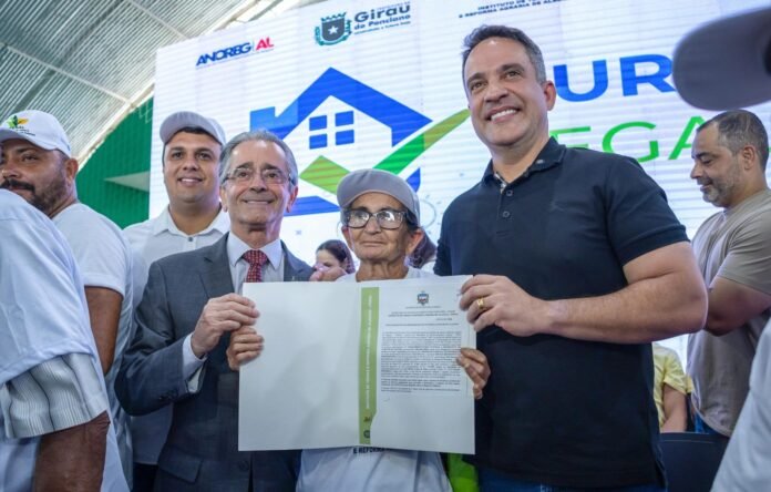 paulo-dantas-entrega-titulos-de-propriedade-para-318-familias-em-igaci-esta-semana-scaled.jpg
